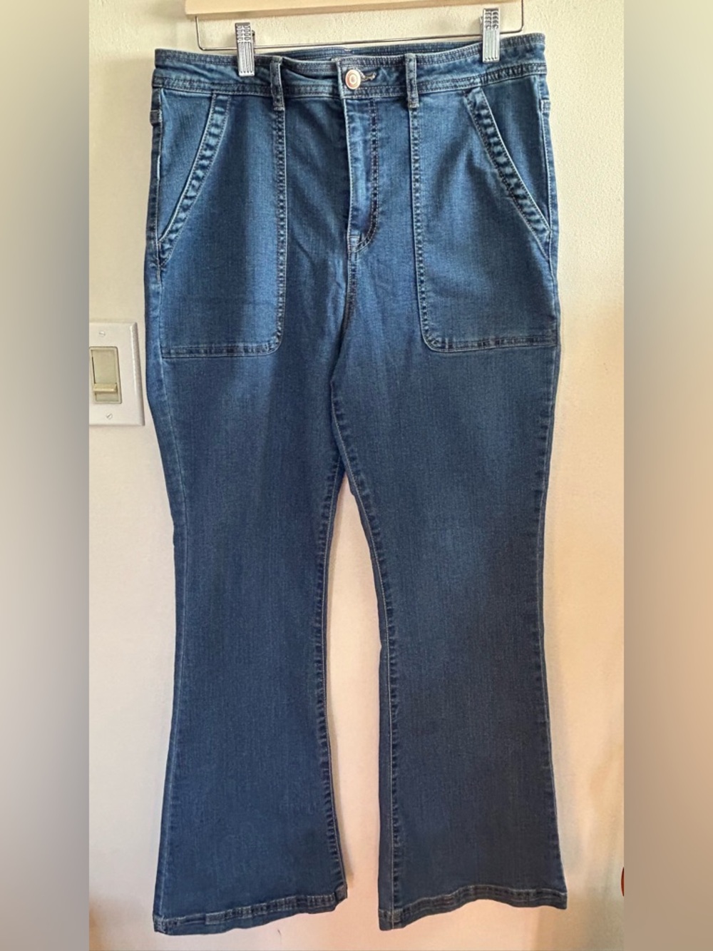 KNOX ROSE Women’s Blue Denim FLARED Jeans with Front Patch Pockets Size 14